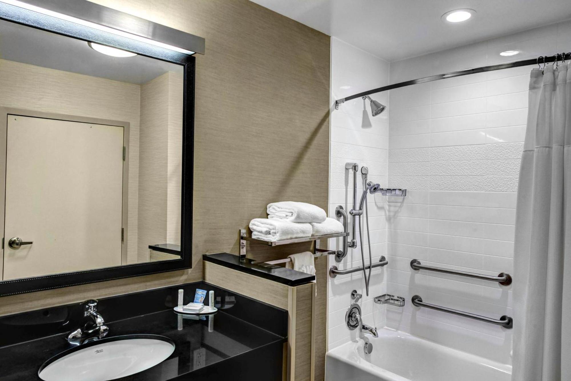 Fairfield Inn & Suites By Marriott Lansing At Eastwood Eksteriør bilde